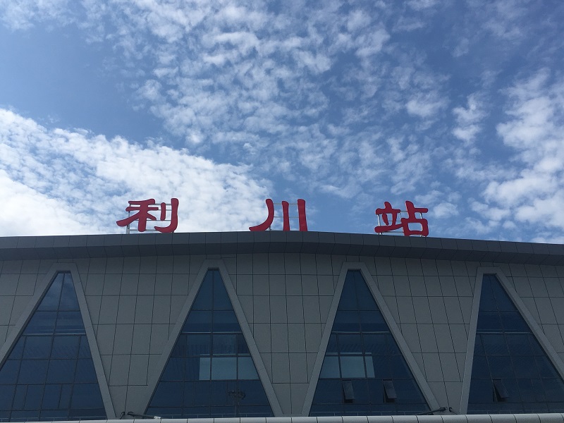 客運(yùn)車(chē)站進(jìn)、出站通道區(qū)有哪些靜態(tài)標(biāo)識(shí)？